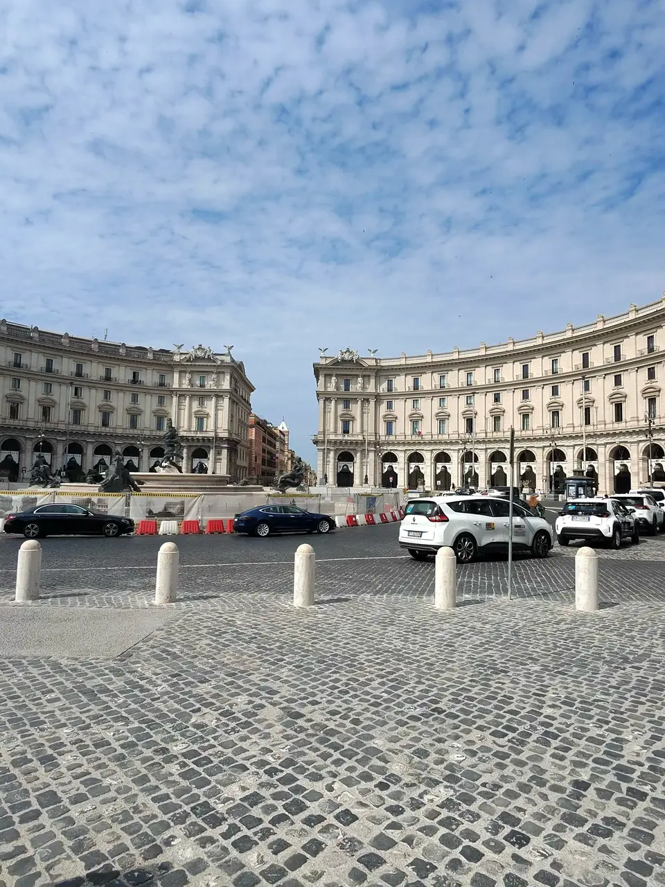 A vertical detail recorded near Trevi Fountain on June 22, 2025.