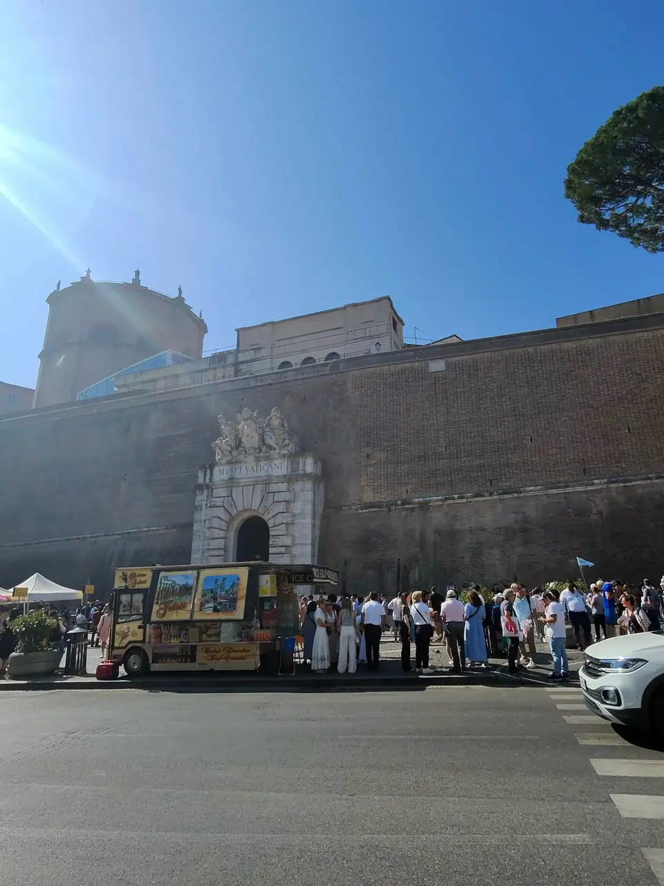 A vertical detail recorded near Vatican Museums on June 23, 2025.