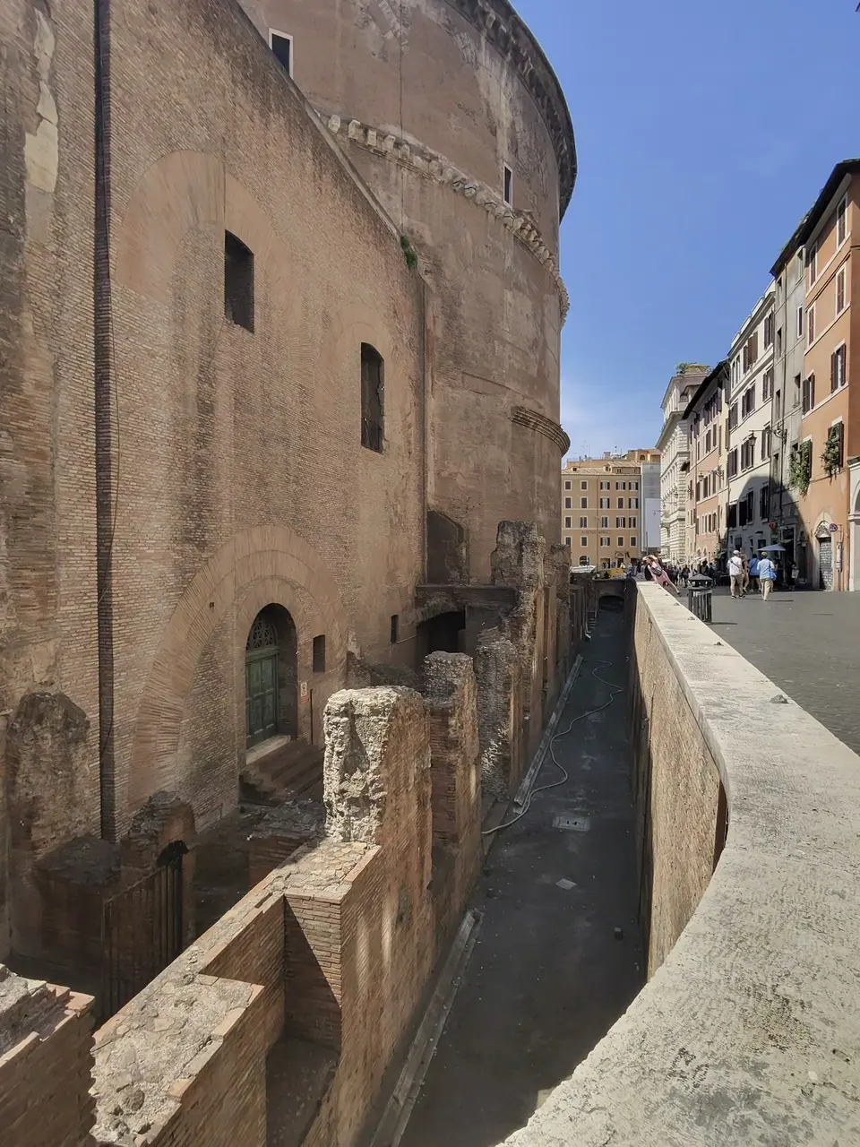 A vertical detail recorded near Pantheon on June 23, 2025.