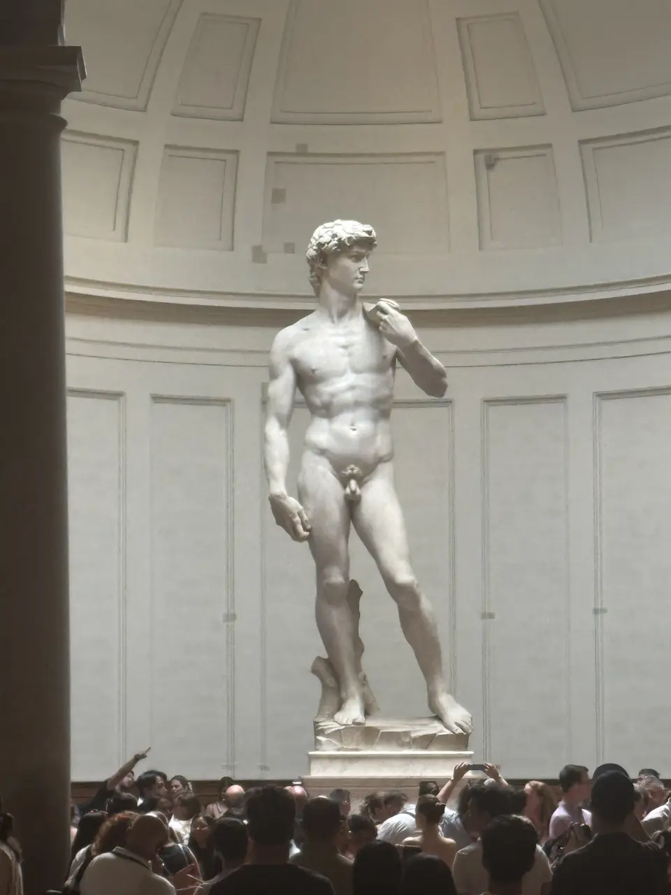 A vertical detail recorded near Galleria dell’Accademia and Michelangelo’s David on June 25, 2025.