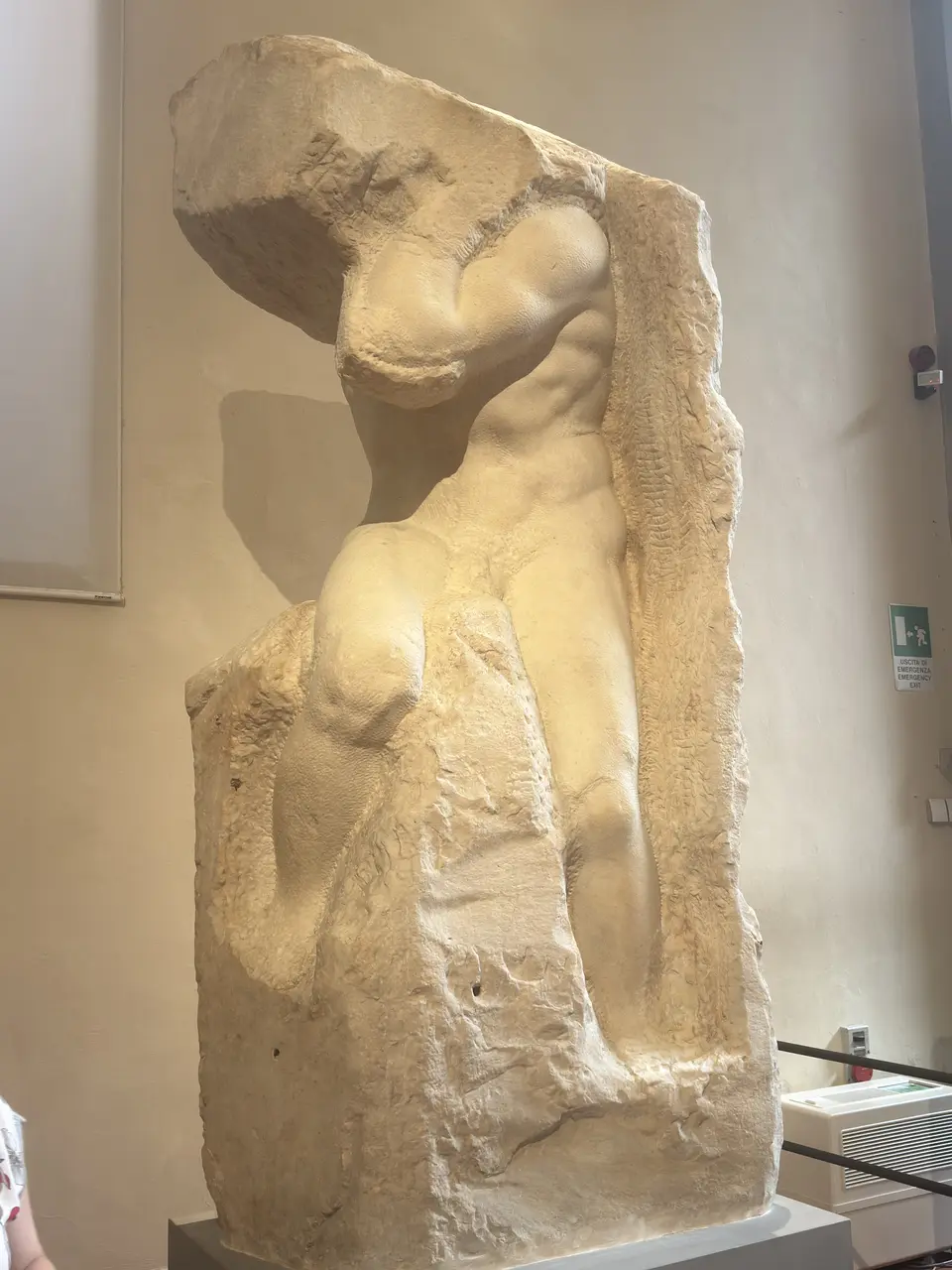 A vertical detail recorded near Galleria dell’Accademia and Michelangelo’s David on June 25, 2025.
