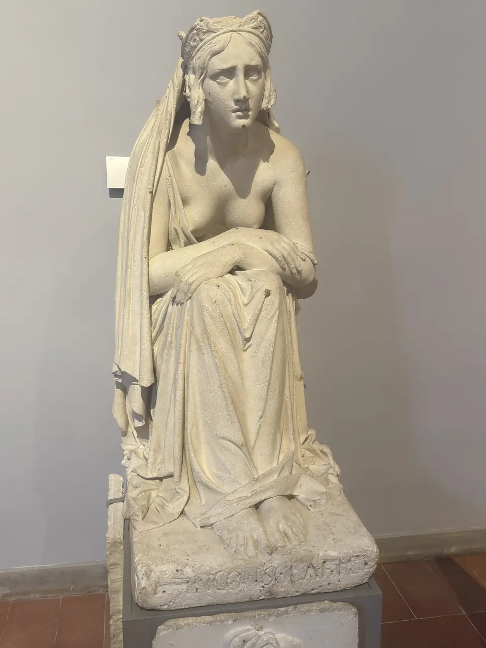 A vertical detail recorded near Galleria dell’Accademia and Michelangelo’s David on June 25, 2025.