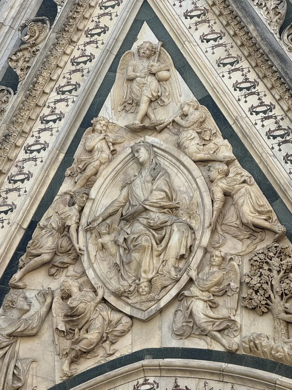 A vertical detail recorded near Florence Cathedral on June 25, 2025.