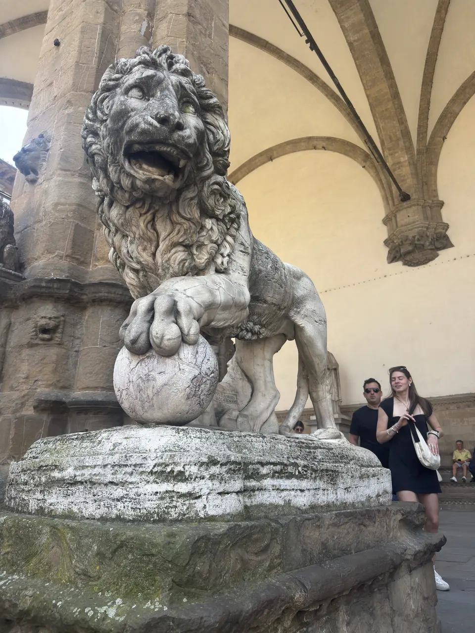 A vertical detail recorded near Piazza della Signoria on June 25, 2025.