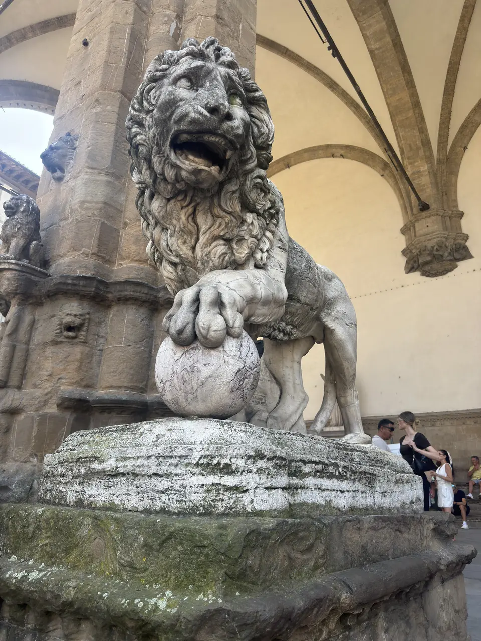 A vertical detail recorded near Piazza della Signoria on June 25, 2025.