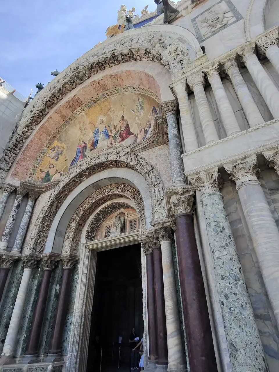 A vertical detail recorded near St. Mark’s Square on June 26, 2025.