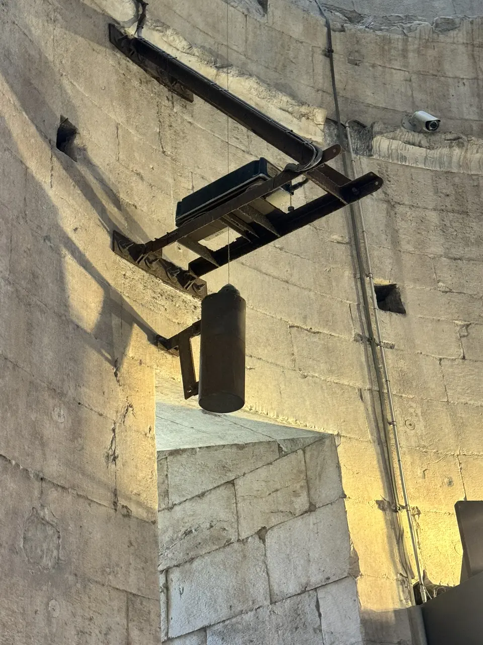 A vertical detail recorded near Piazza dei Miracoli on June 29, 2025.