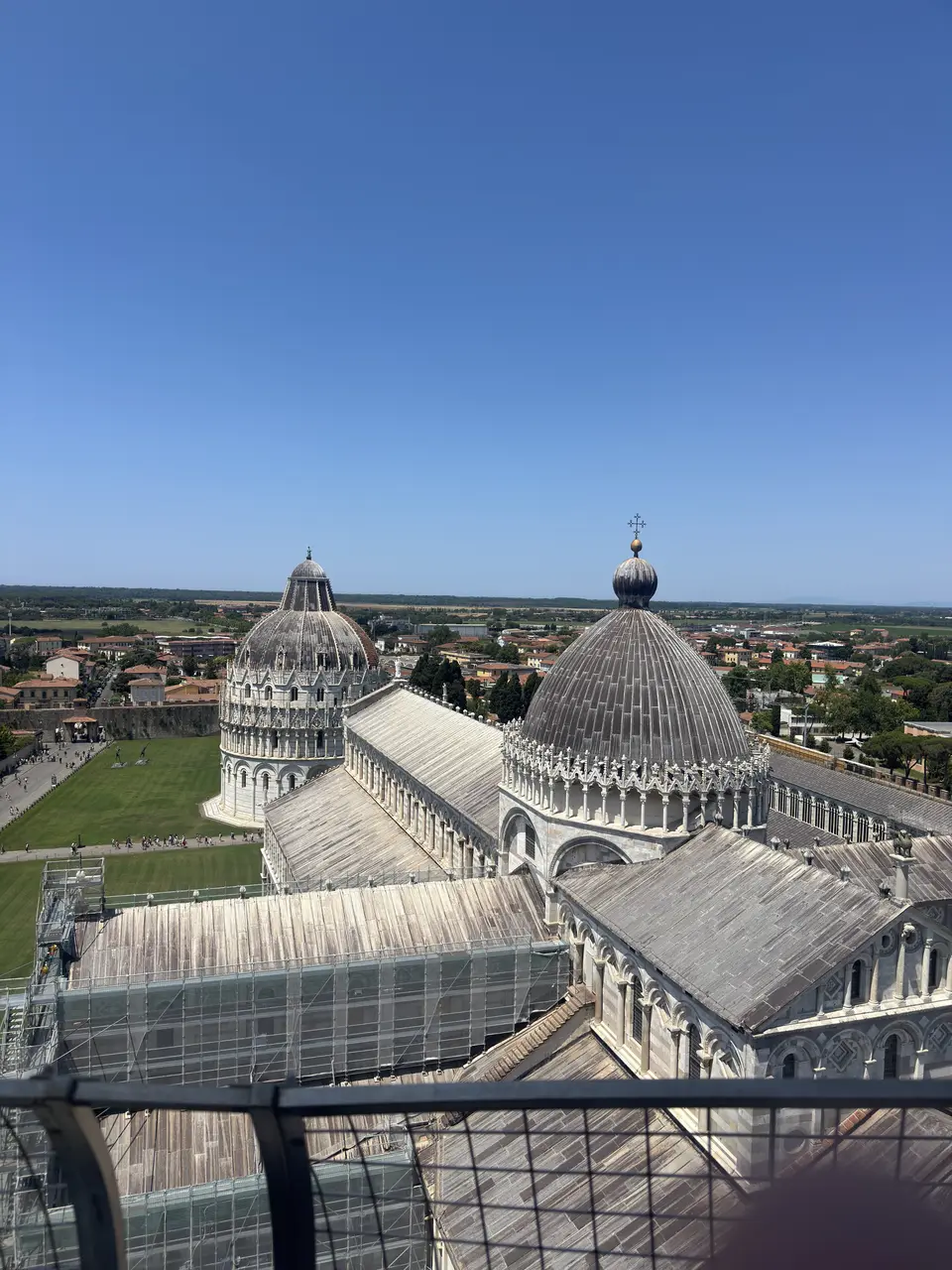 A vertical detail recorded near Piazza dei Miracoli on June 29, 2025.