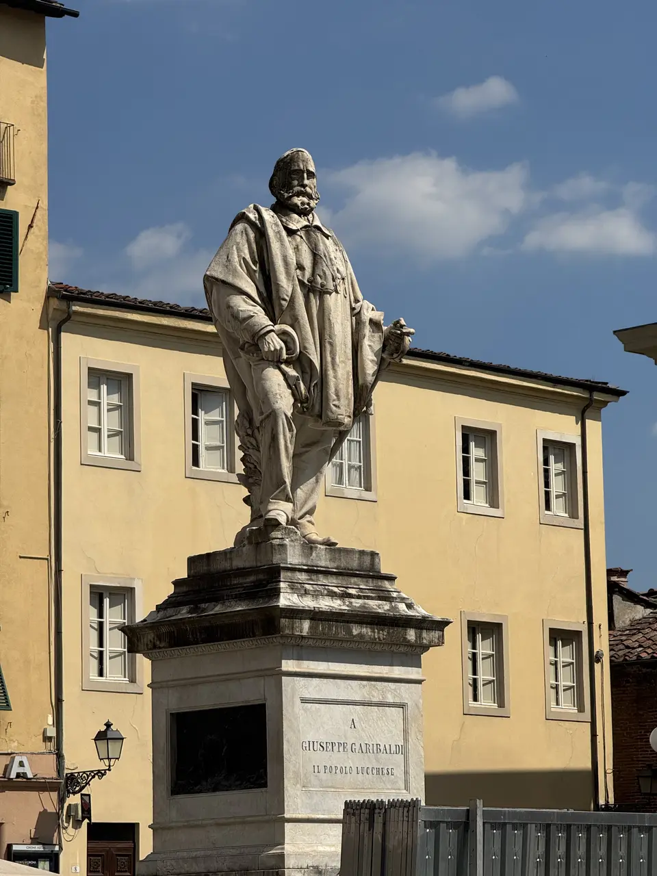 A vertical detail recorded near San Martino Cathedral on June 29, 2025.