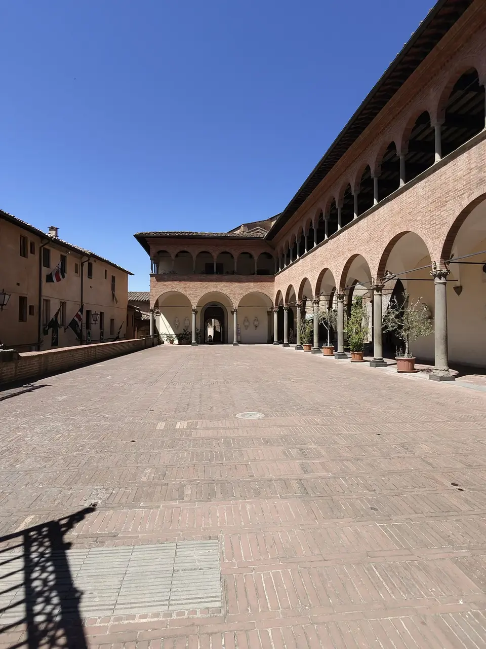 A vertical detail recorded near Siena’s medieval streets on July 1, 2025.