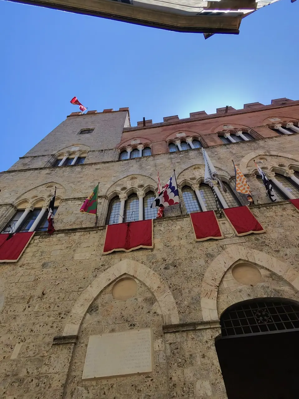 A vertical detail recorded near Piazza del Campo on July 1, 2025.