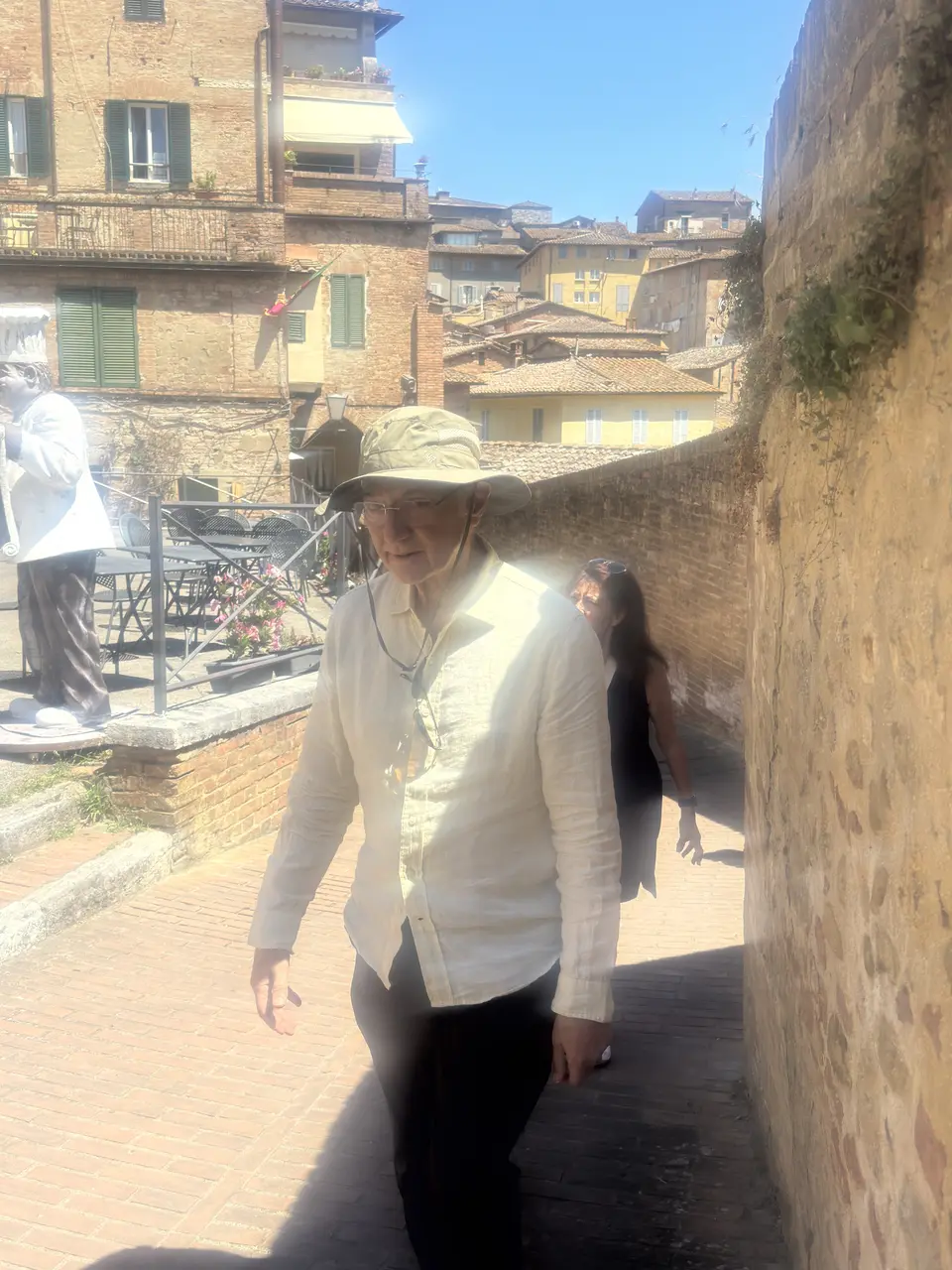 A vertical detail recorded near Siena’s medieval streets on July 1, 2025.